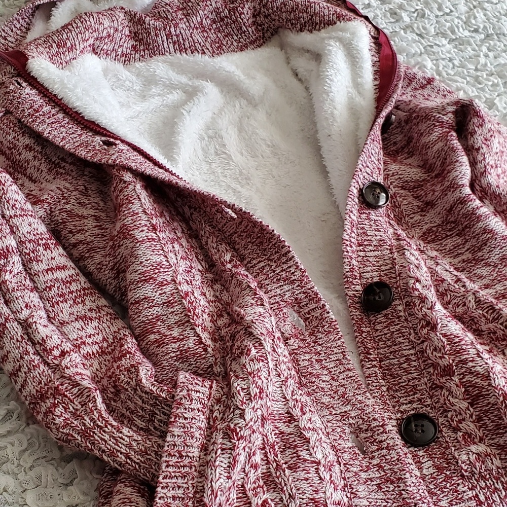 SWEATER WITH ZIPPER AND BUTTONS.